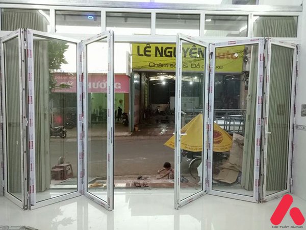 cửa kính cường lực